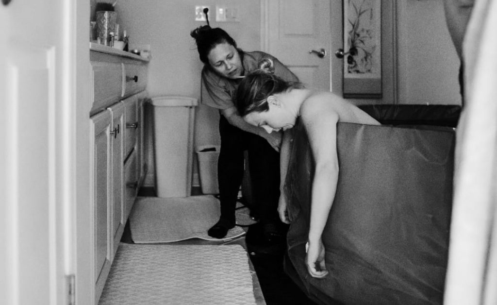 “No estás sola, tu doula te acompaña en cada ola.”